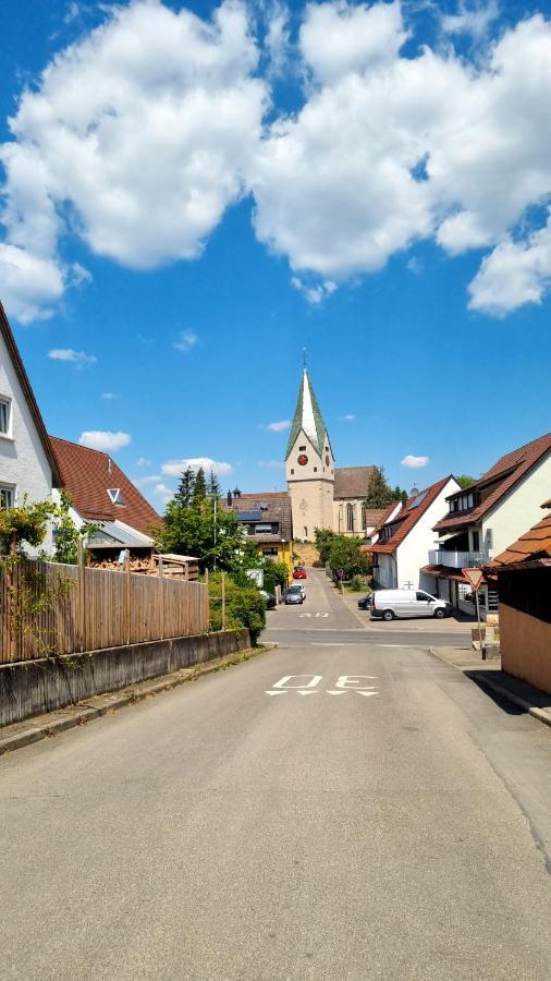 Ruhige, Modern Eingerichtete 2 Zimmer Wohnung Im Untergeschoss Eines Zweifamilienhauses Hildrizhausen Ngoại thất bức ảnh